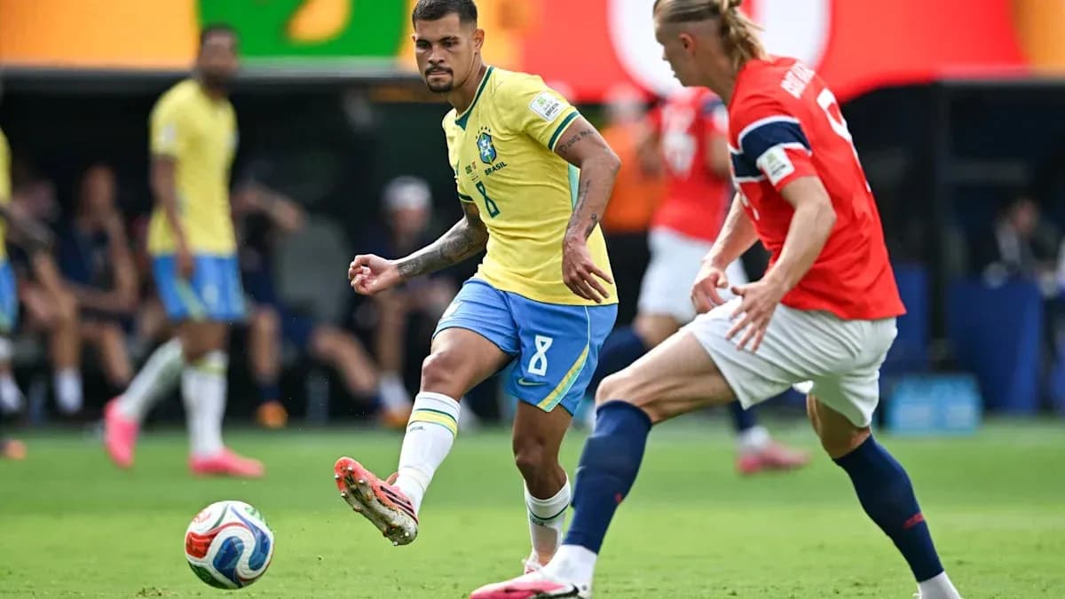 Brazilian player passing ball during match against Norway Brazilian player passing ball during match against Norway
