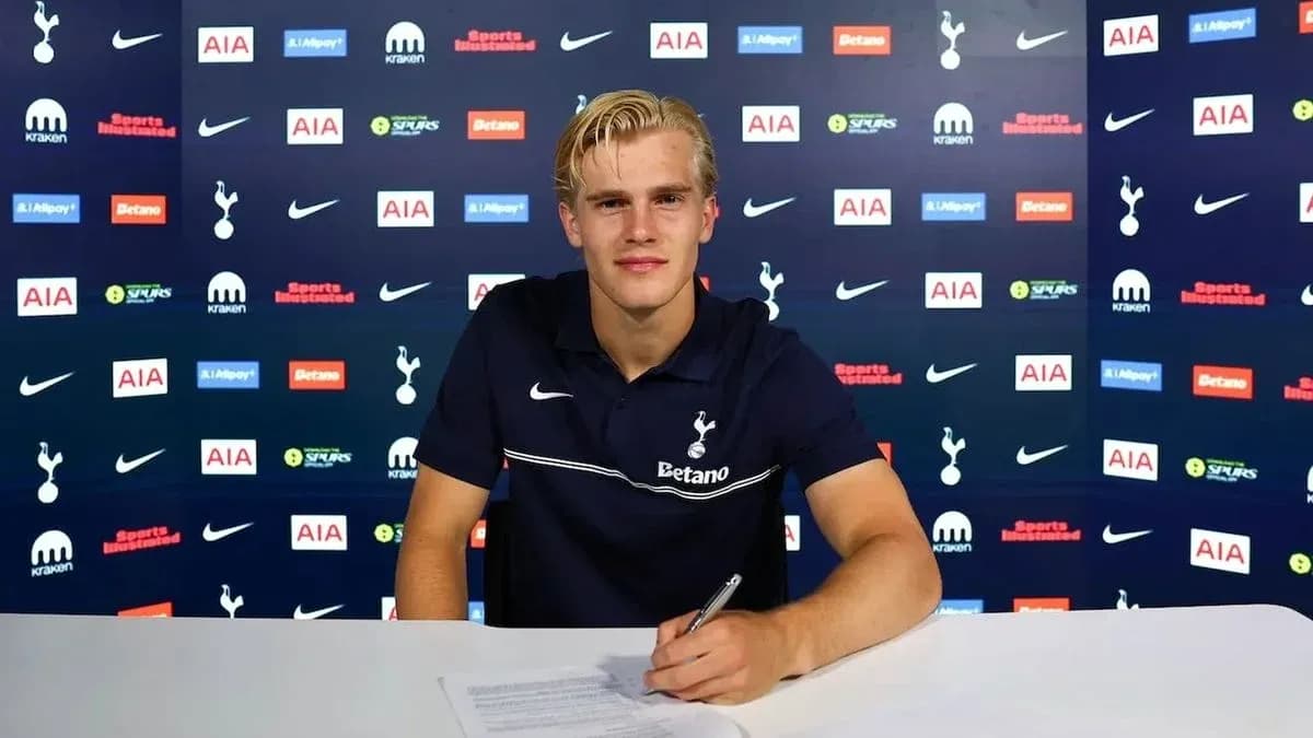 Player signing contract at Tottenham Hotspur press event Player signing contract at Tottenham Hotspur press event