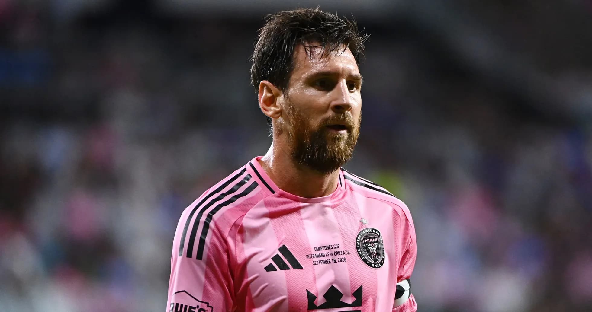 Lionel Messi in pink jersey during match Lionel Messi in pink jersey during match