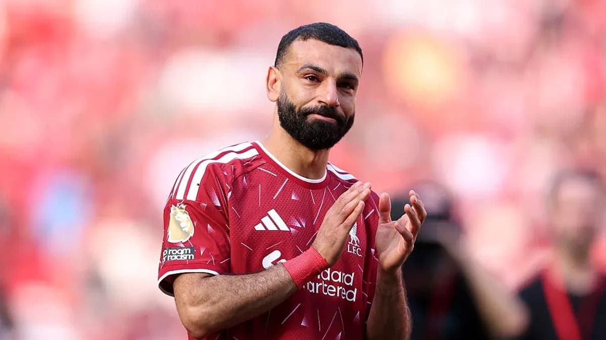 Player applauding fans in Liverpool home kit Player applauding fans in Liverpool home kit