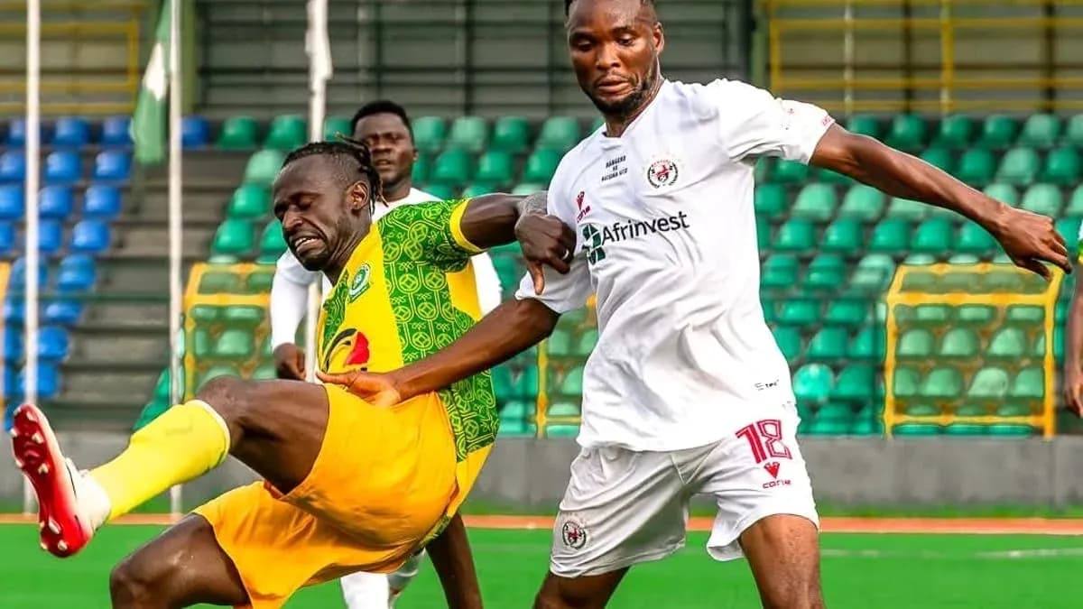 Players contesting for the ball in NPFL match Players contesting for the ball in NPFL match