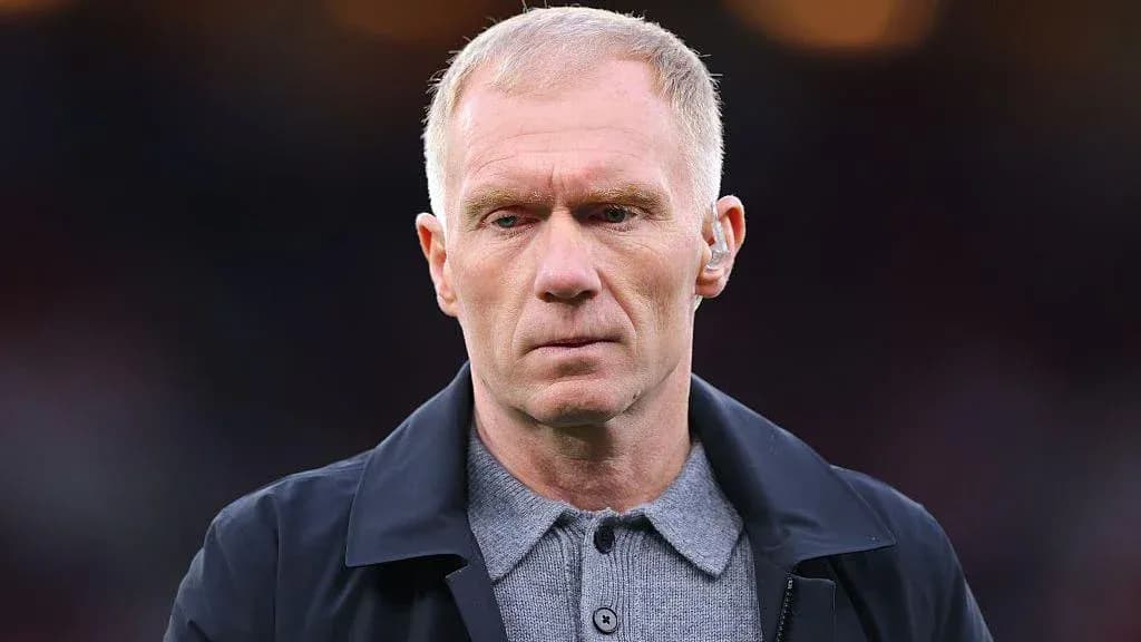 Manager on the pitch before the match Manager on the pitch before the match