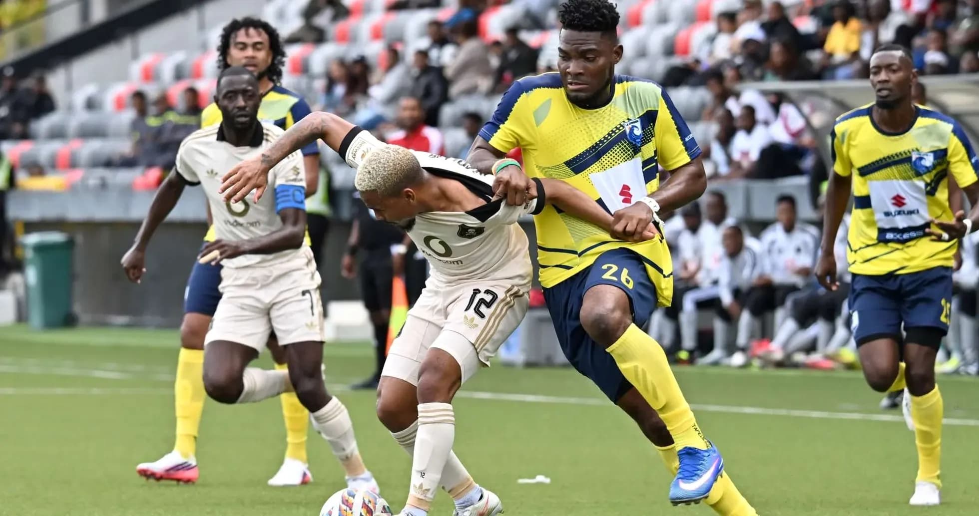 Players competing for the ball during match Players competing for the ball during match