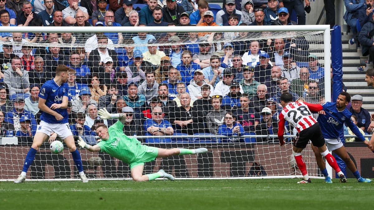 Goalkeeper saving a penalty in Everton match Goalkeeper saving a penalty in Everton match