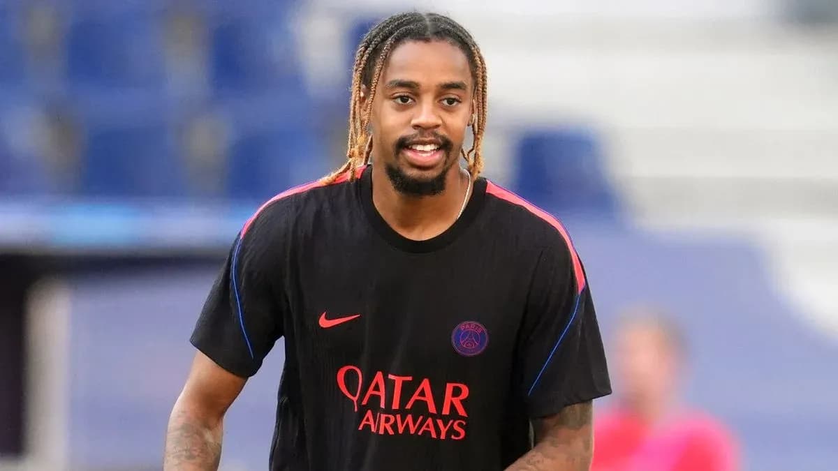 Player warming up in PSG training gear Player warming up in PSG training gear