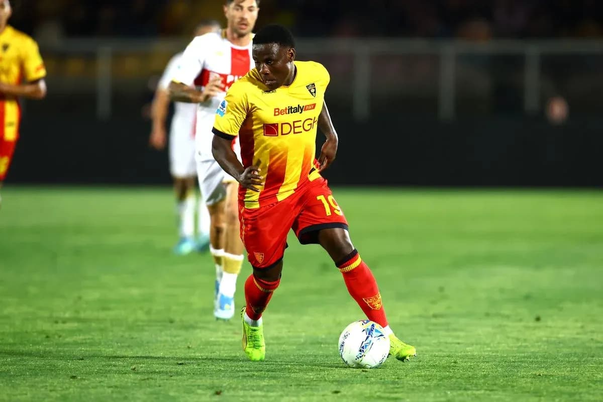 Player dribbling the ball during Lecce match Player dribbling the ball during Lecce match