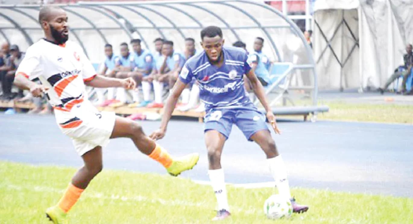 Rivers United player dribbling against Plateau United Rivers United player dribbling against Plateau United