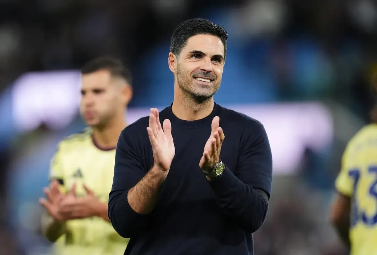 Manager applauding after the match with players behind Manager applauding after the match with players behind