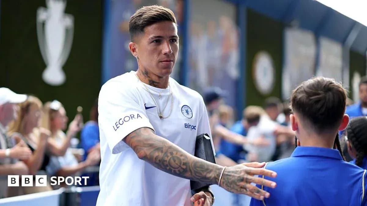 Player interacting with fans at Chelsea event Player interacting with fans at Chelsea event