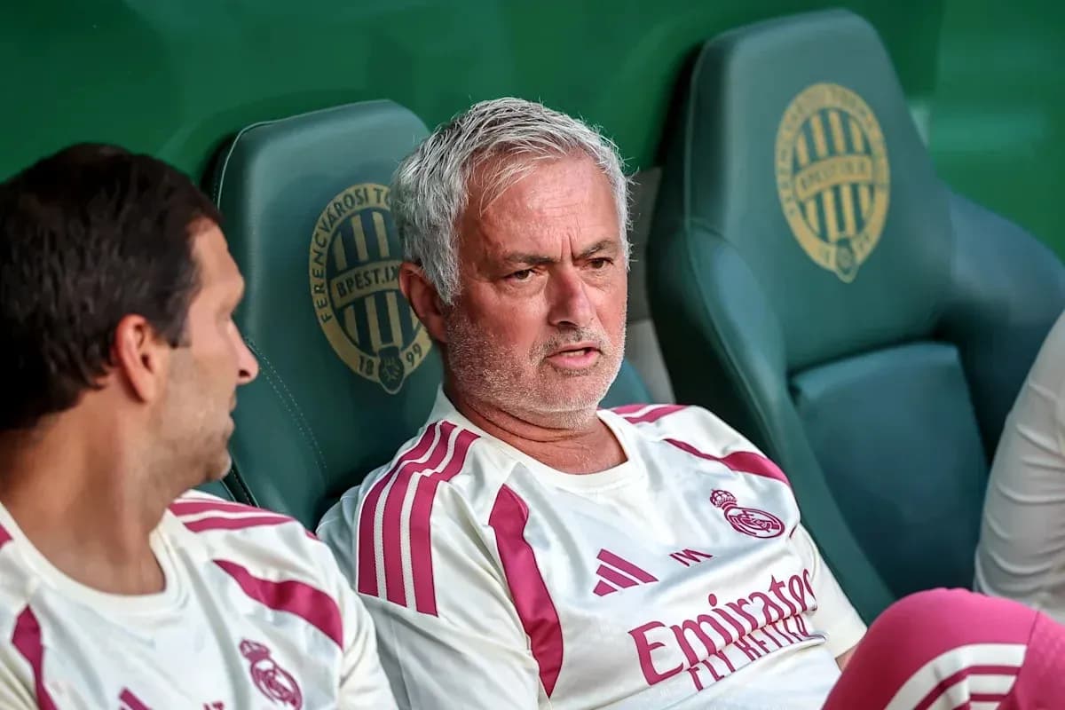 Coaches sitting on the bench during match Coaches sitting on the bench during match