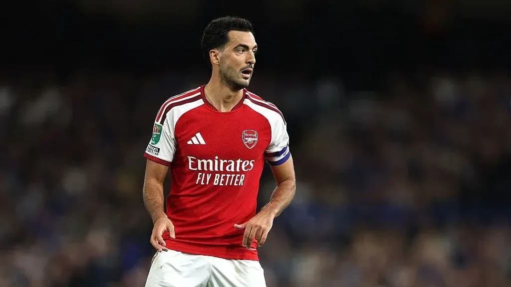 Player in Arsenal kit during match action Player in Arsenal kit during match action