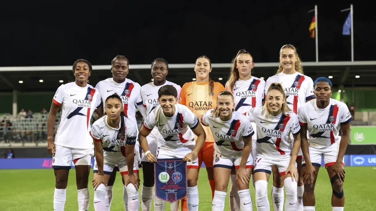 Paris Saint Germain Women's team group photo Paris Saint Germain Women's team group photo