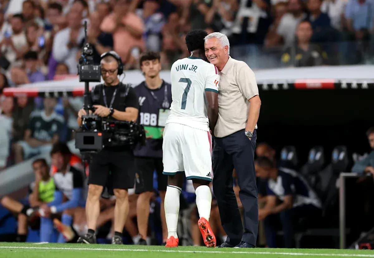Vini Jr. interacting with coach during match Vini Jr. interacting with coach during match