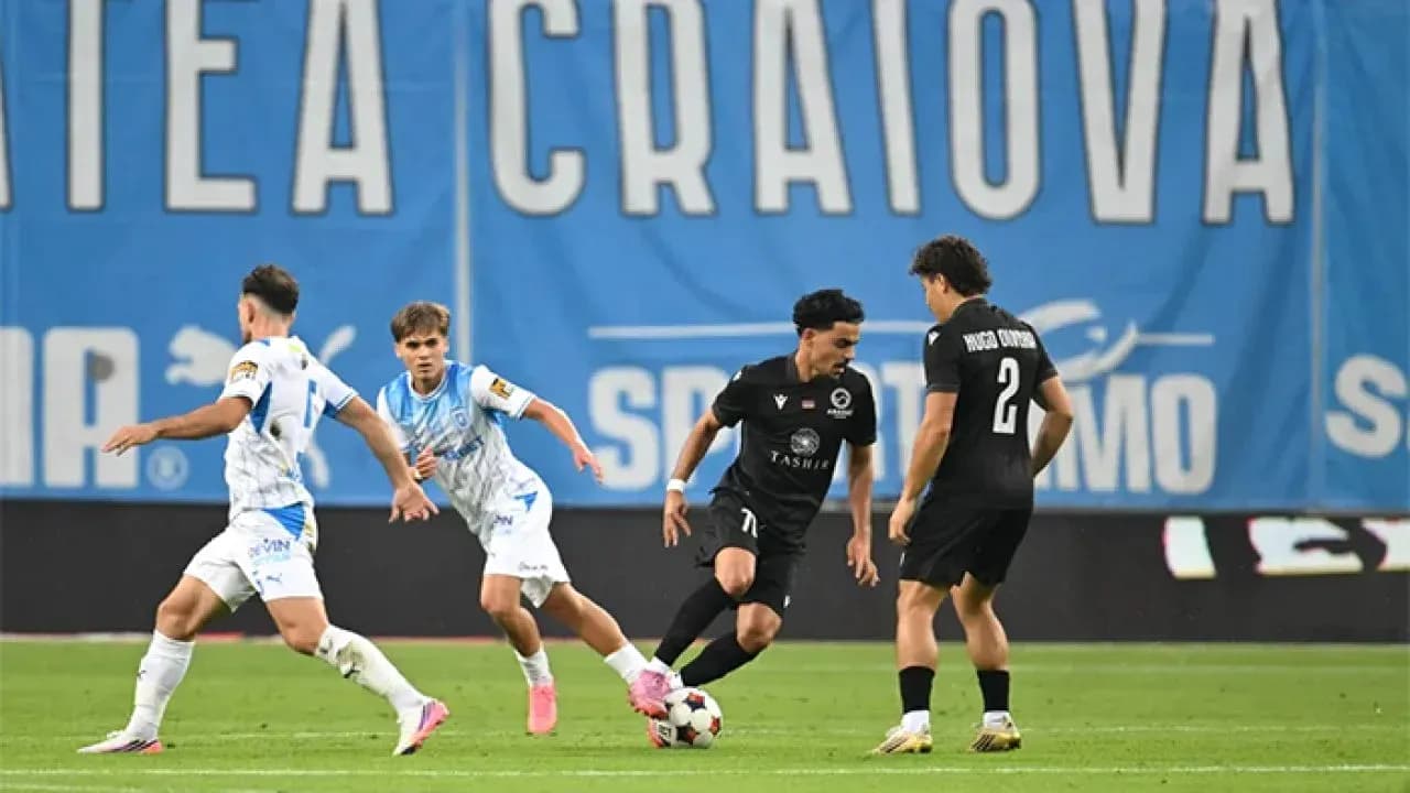 Players in action during Ararat-Armenia match Players in action during Ararat-Armenia match