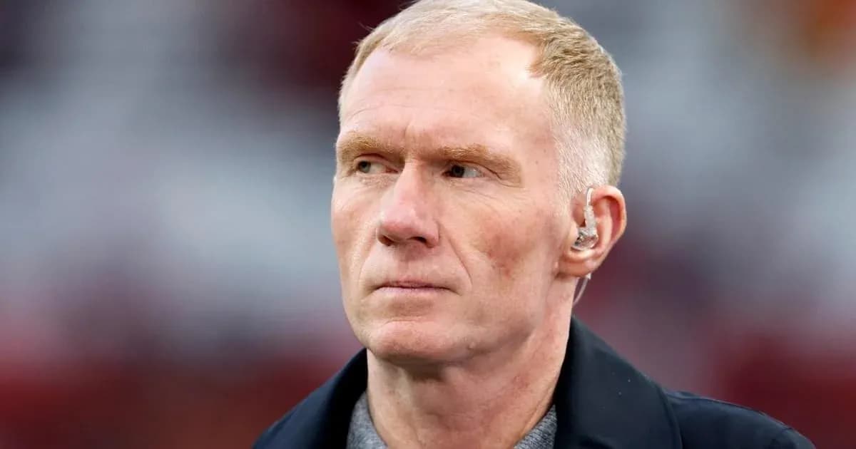 Person wearing an earpiece at an event Person wearing an earpiece at an event
