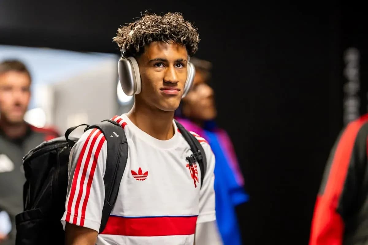 Player wearing headphones entering the venue Player wearing headphones entering the venue
