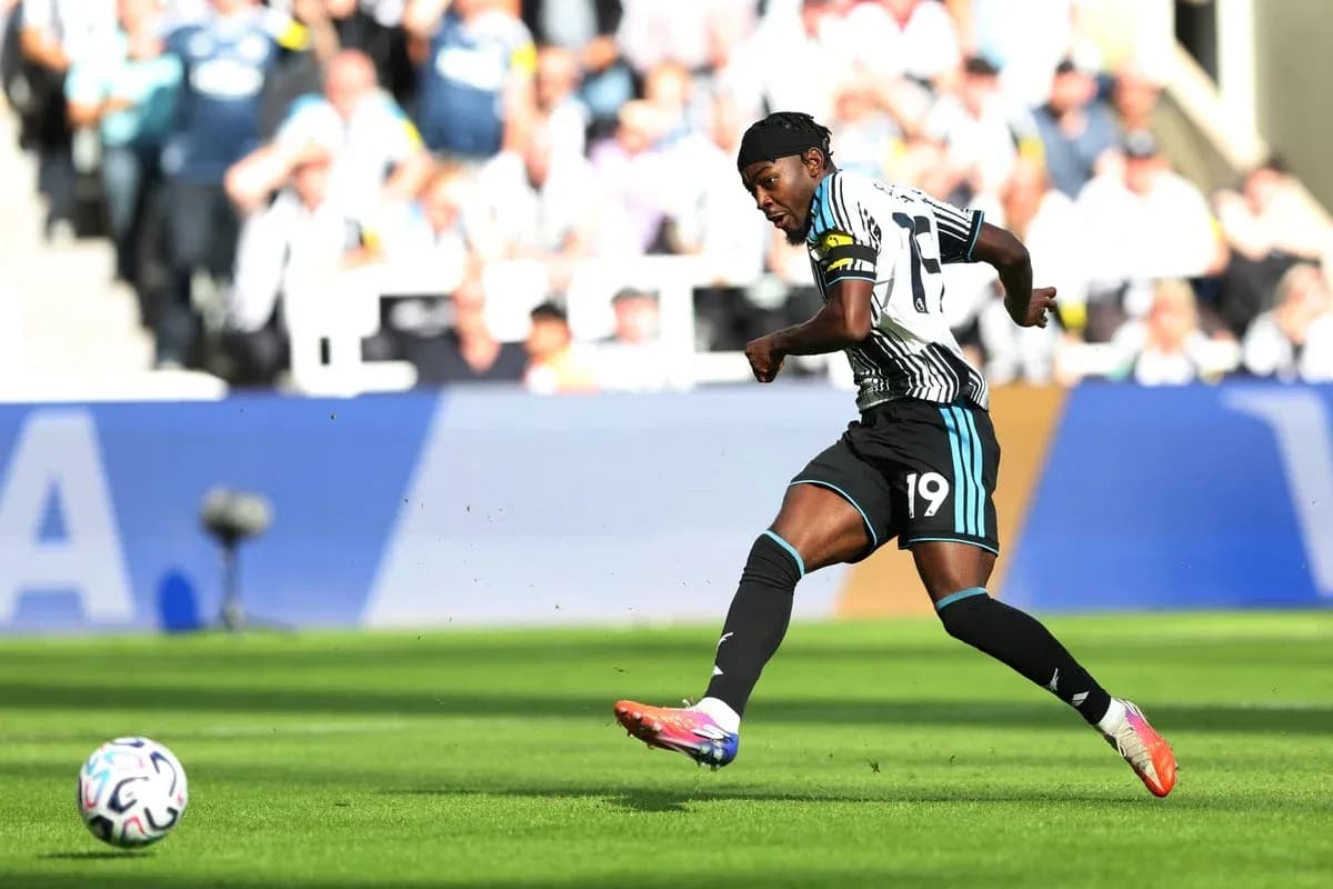 Player in Newcastle kit kicking a soccer ball Player in Newcastle kit kicking a soccer ball