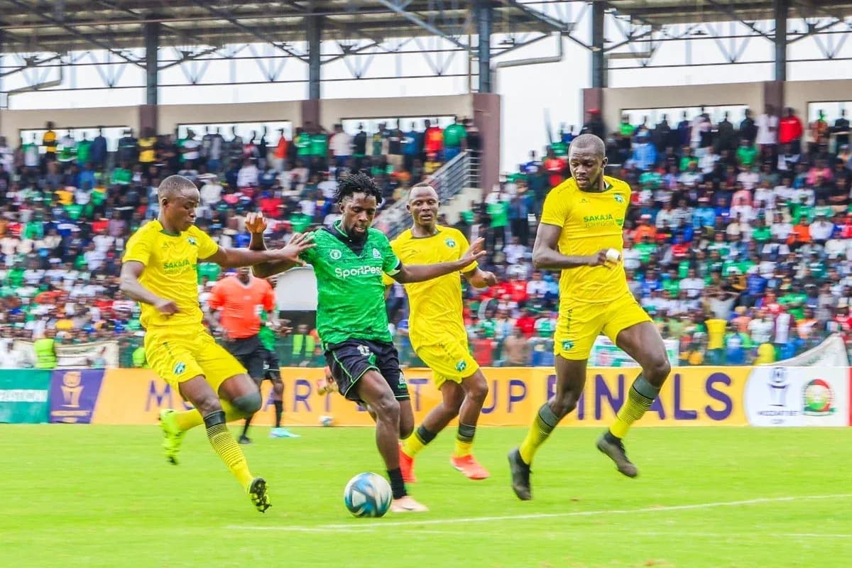 GOR Mahia player challenged by Nairobi United defenders GOR Mahia player challenged by Nairobi United defenders