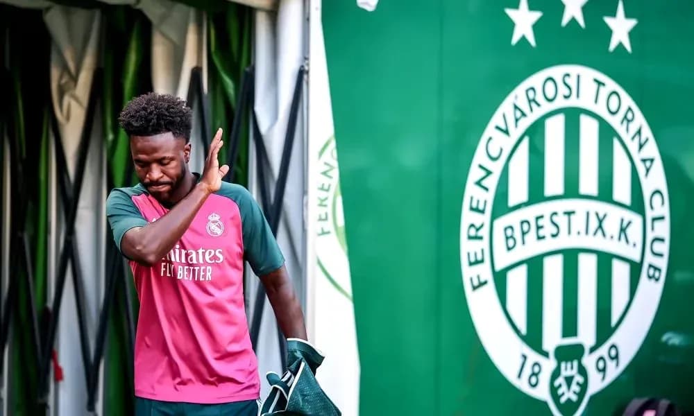 Player walking out near Ferencvárosi Torna Club banner Player walking out near Ferencvárosi Torna Club banner