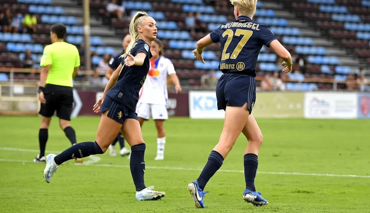 Juventus women celebrating a goal against Lyon Juventus women celebrating a goal against Lyon