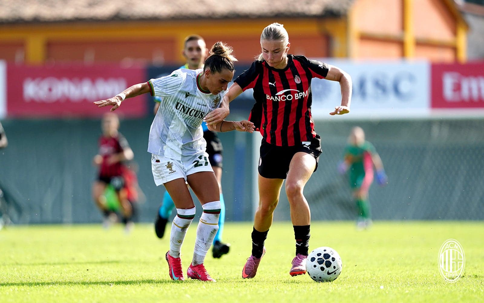 Two players competing for the ball in Serie A Women Two players competing for the ball in Serie A Women