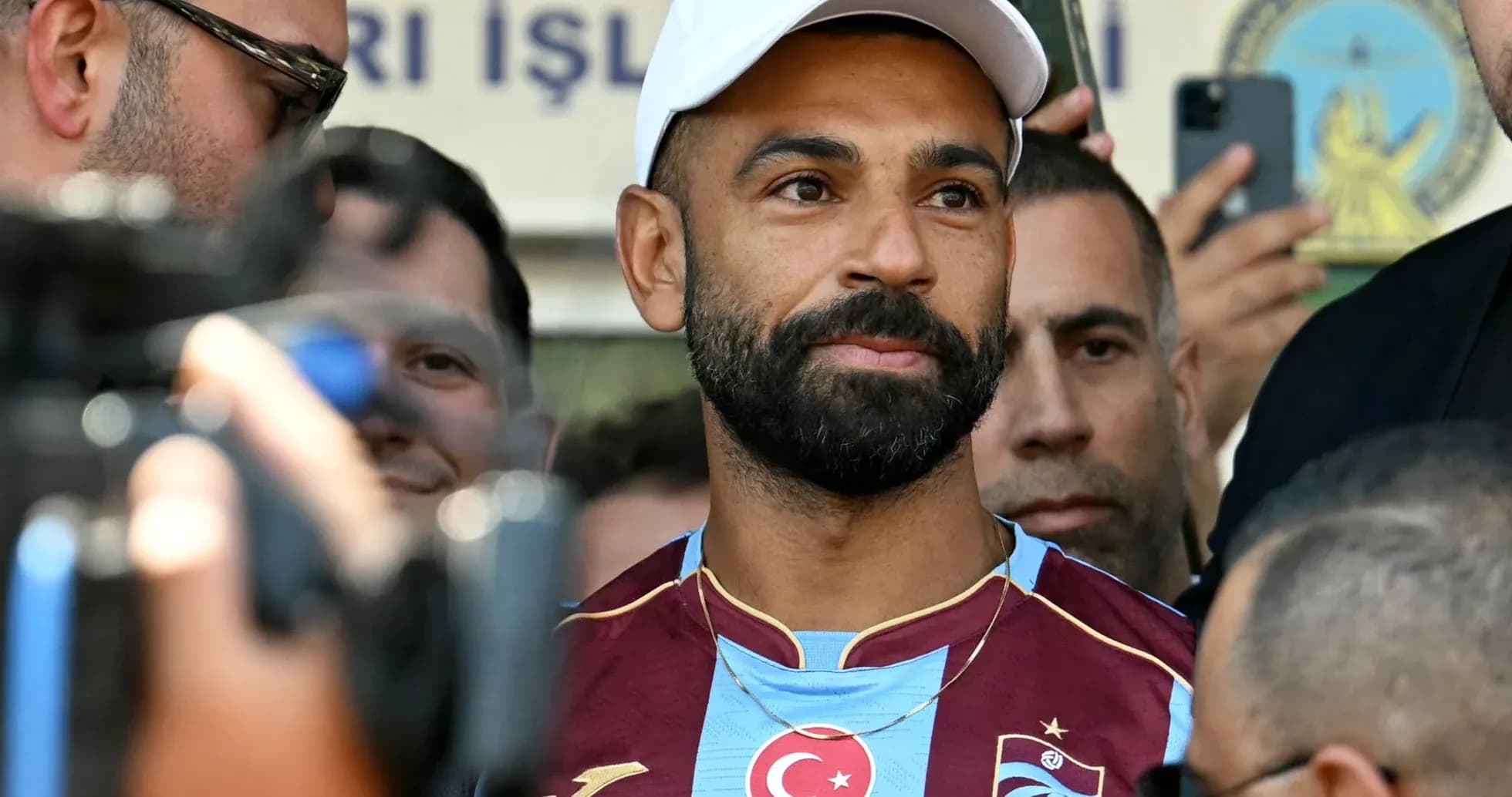 Football player in Trabzonspor jersey during event Football player in Trabzonspor jersey during event