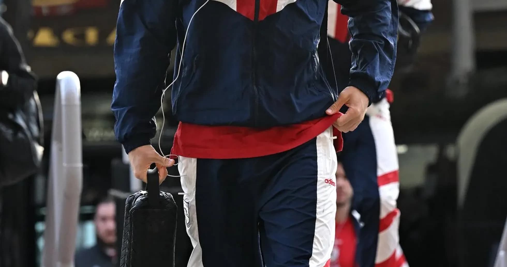 Player in tracksuit arriving at event location Player in tracksuit arriving at event location