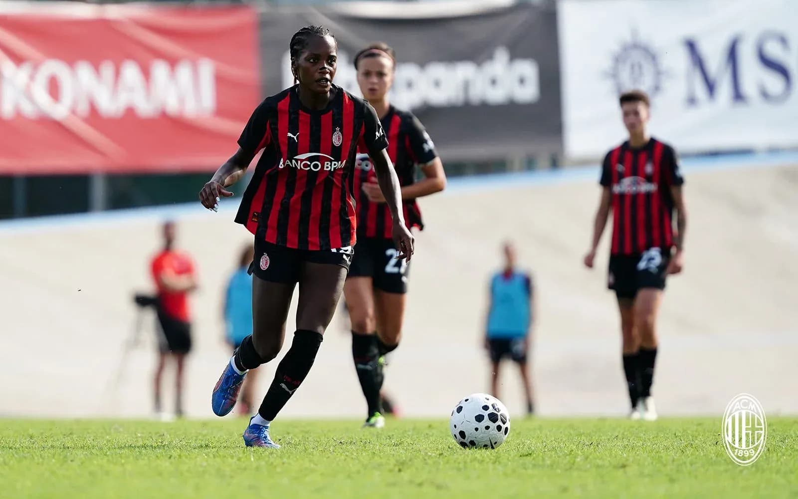 AC Milan Women's player dribbling the ball AC Milan Women's player dribbling the ball