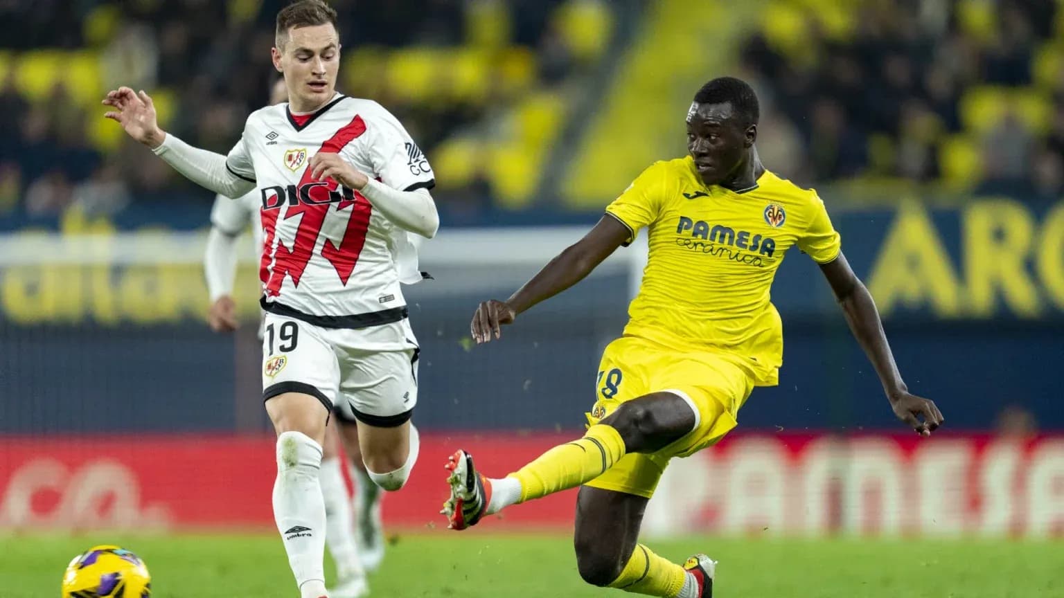 Rayo Vallecano player challenges Villarreal opponent Rayo Vallecano player challenges Villarreal opponent