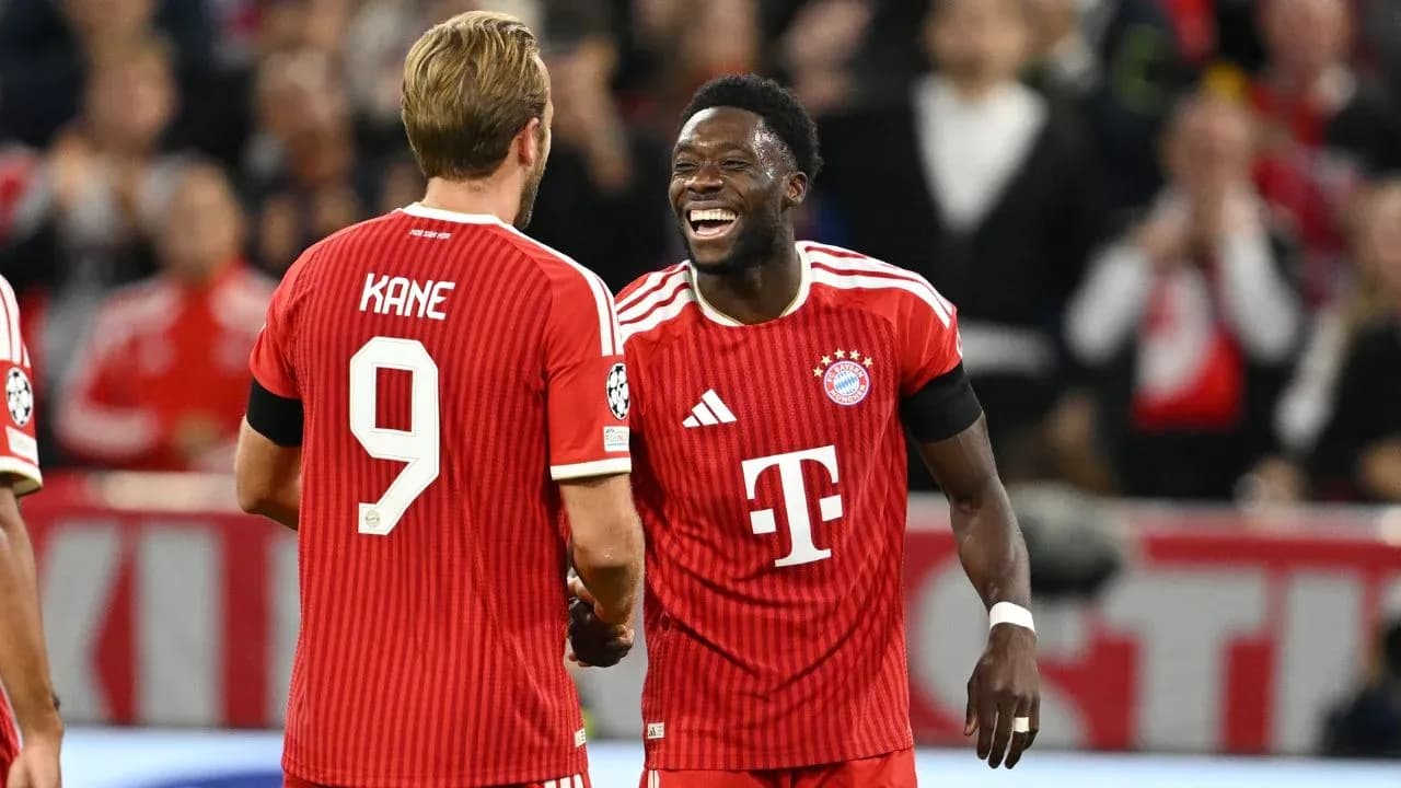 Bayern Munich players celebrating during a match Bayern Munich players celebrating during a match